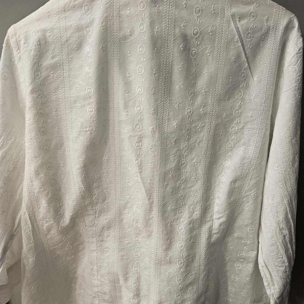 Chic White Ruffled Button Down Shirt - Picture 5 of 6